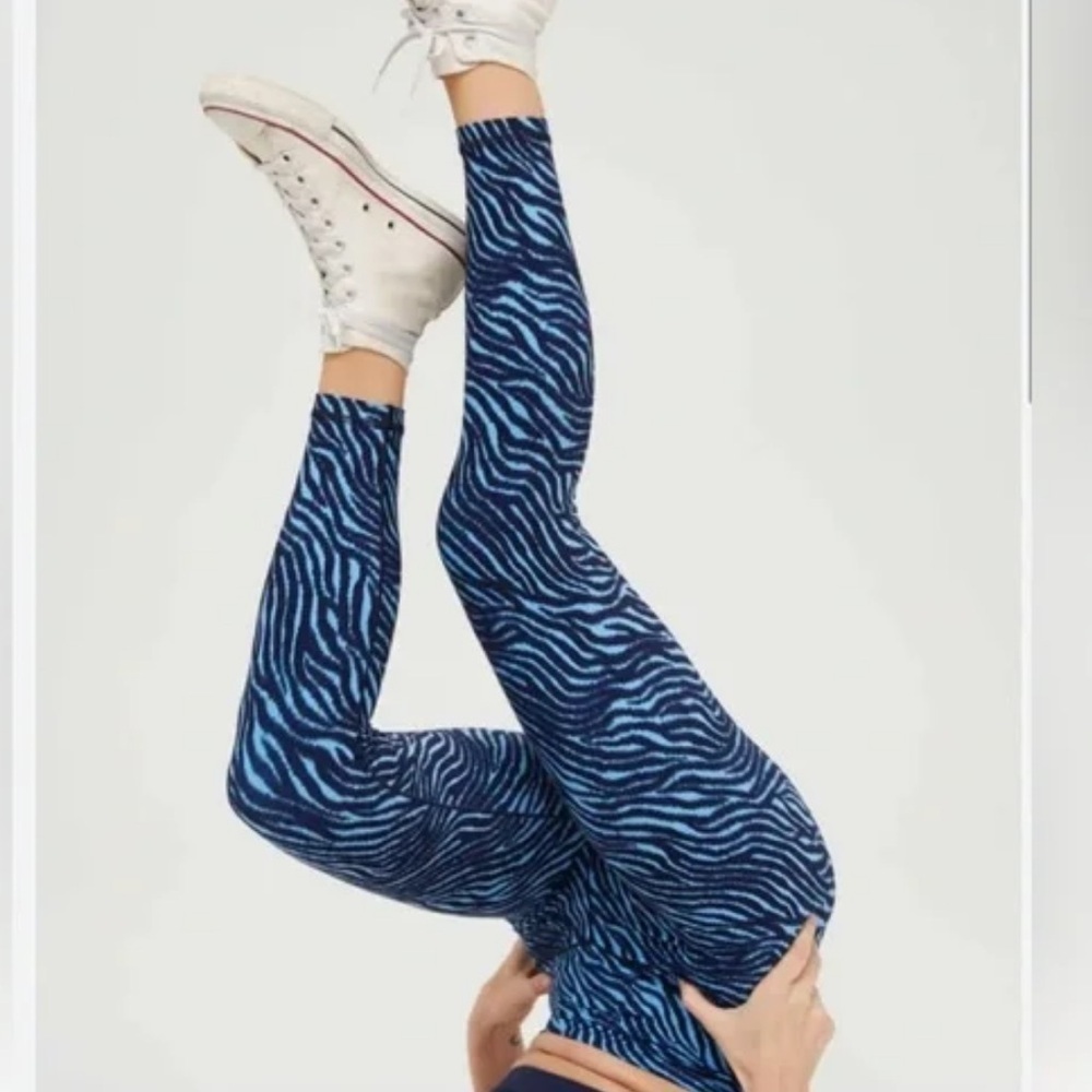 Aerie Offline Goals Hi-Rise 7/8 blue zebra animal print leggings XS